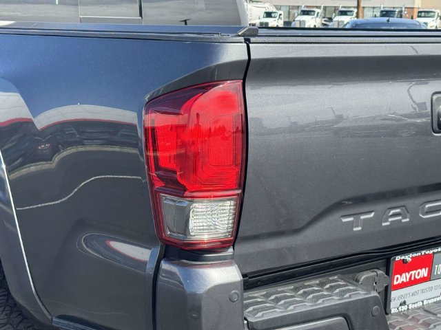 Used 2017 Toyota Tacoma TRD Sport w/ Premium & Technology Package AWD/4WD image 9