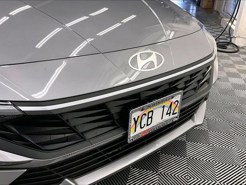 Used 2025 Hyundai Elantra SE FWD image 29