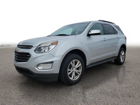 Used 2017 Chevrolet Equinox LT FWD image 2
