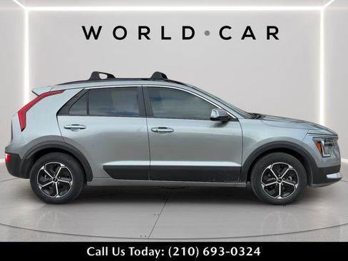 Certified 2025 Kia Niro EX FWD image 7