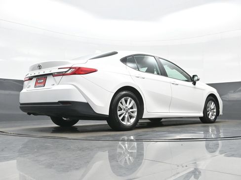 Used 2025 Toyota Camry LE w/ Convenience Package AWD/4WD image 33