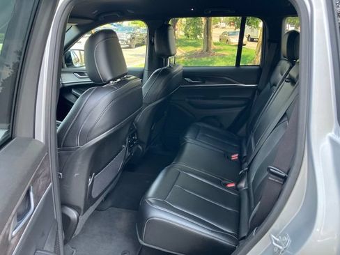 Used 2025 Jeep Grand Cherokee Limited AWD/4WD image 18