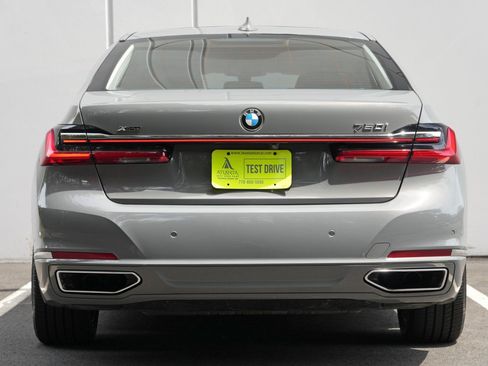 Used 2020 BMW 750i xDrive w/ Autobahn Package AWD/4WD image 10