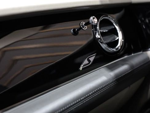 Used 2022 Bentley Bentayga image 48