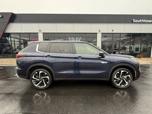 Used 2025 Mitsubishi Outlander SE image 8