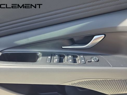 Certified 2025 Hyundai Elantra Limited FWD image 29