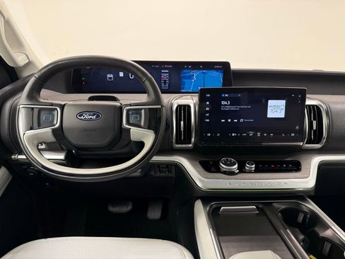 Used 2025 Ford Expedition Max Platinum w/ Driver's Package AWD/4WD image 35