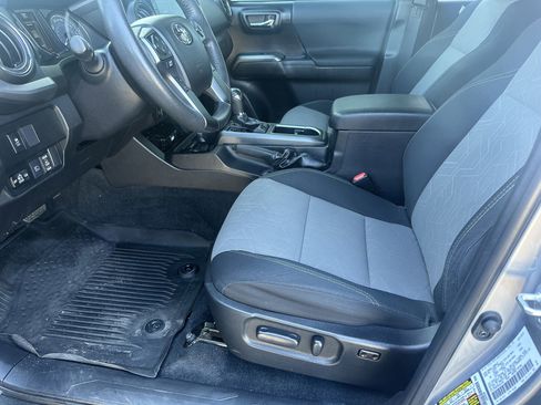 Used 2021 Toyota Tacoma TRD Off-Road w/ Technology Package AWD/4WD image 9