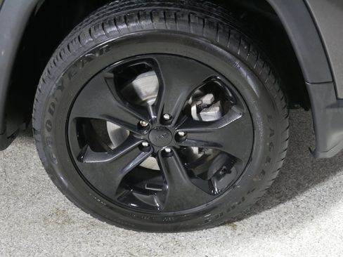 Used 2019 Jeep Compass Latitude AWD/4WD image 15