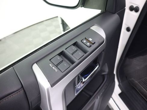 Used 2023 Toyota 4Runner Limited AWD/4WD image 34