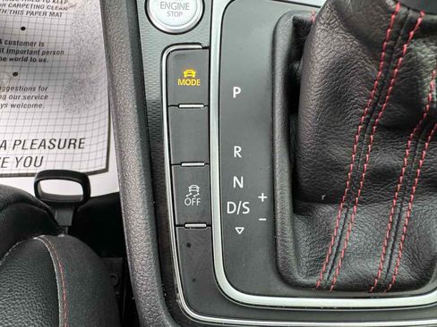 Used 2017 Volkswagen GTI SE image 18