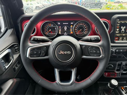 Used 2023 Jeep Gladiator Rubicon w/ Cold Weather Group AWD/4WD image 15