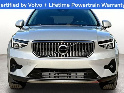 Used 2025 Volvo XC40 B5 Plus AWD/4WD image 4