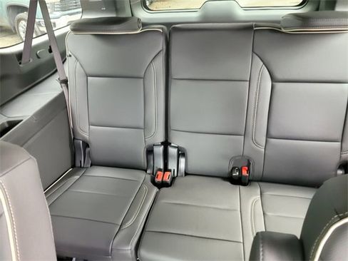 New 2025 Chevrolet Suburban Premier image 12