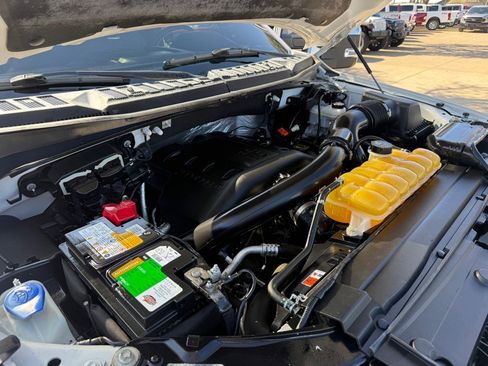 Used 2016 Ford F150 Platinum w/ Equipment Group 701A Luxury image 40