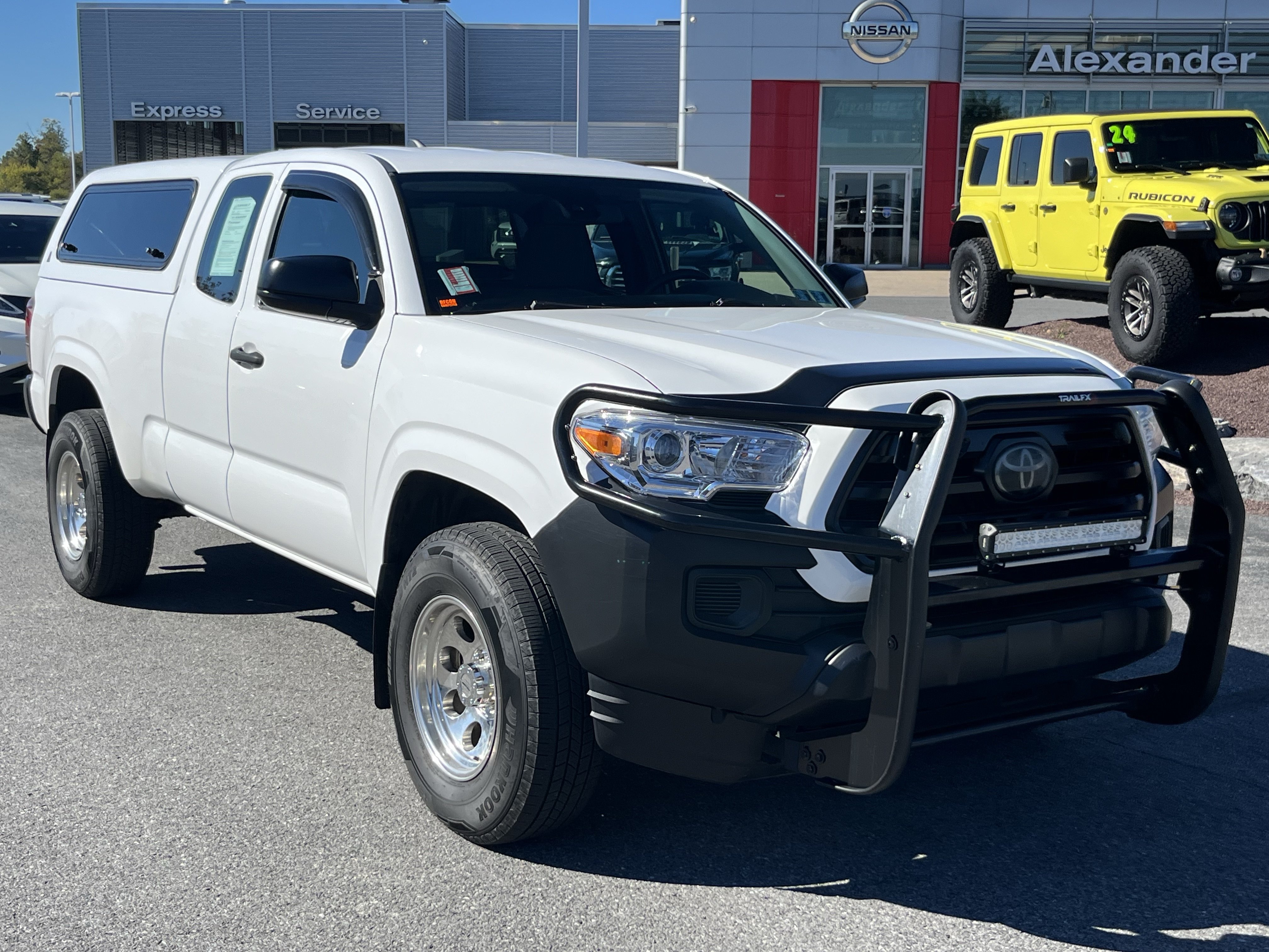 Used 2018 Toyota Tacoma SR AWD/4WD image 1