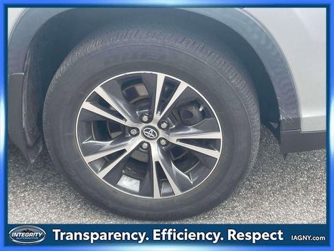 Certified 2019 Toyota Highlander Plus image 9