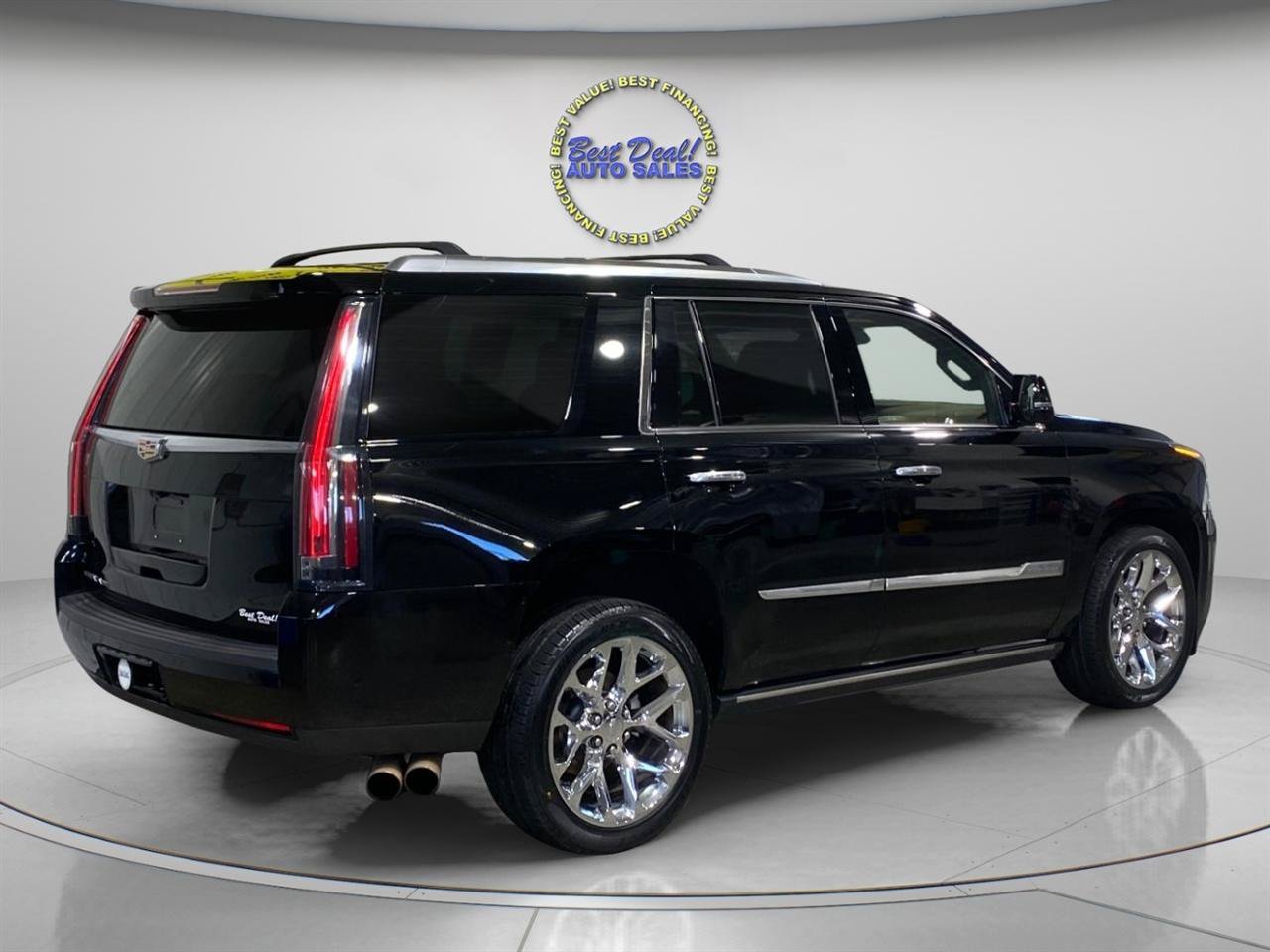 Used 2018 Cadillac Escalade Platinum AWD/4WD image 4