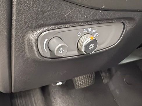 Used 2018 Chevrolet Equinox LT image 15