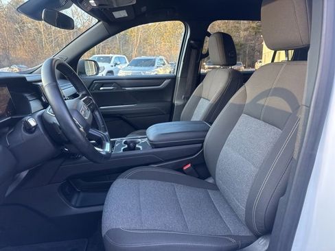 Used 2025 GMC Acadia Elevation image 9