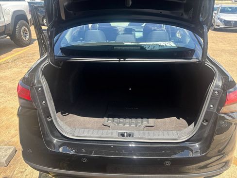 Used 2025 Nissan Versa SV FWD image 30