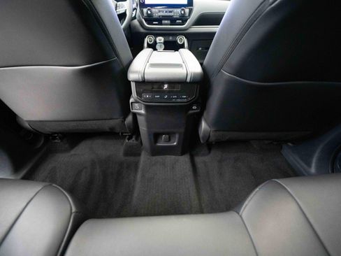 Used 2025 Toyota Grand Highlander AWD image 22
