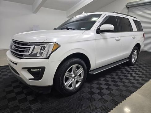 Used 2021 Ford Expedition XLT RWD image 3