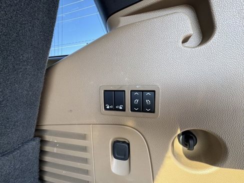 Used 2018 Cadillac Escalade Platinum image 12