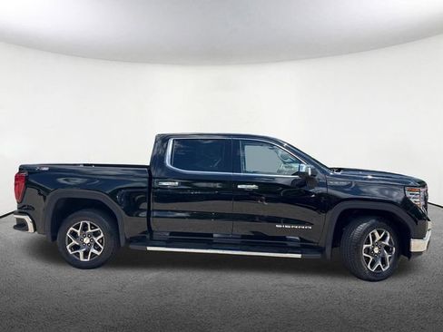 Used 2022 GMC Sierra 1500 SLT w/ SLT Premium Plus Package AWD/4WD image 14