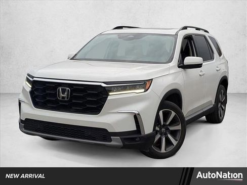 Used 2023 Honda Pilot Touring image 1