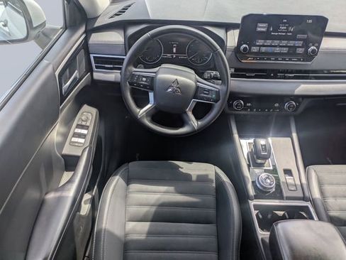 Used 2024 Mitsubishi Outlander SE image 17