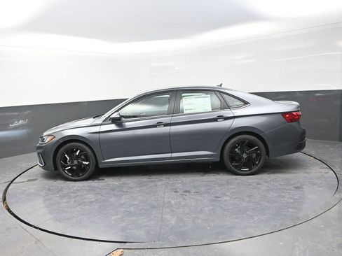 New 2026 Volkswagen Jetta SE FWD image 6