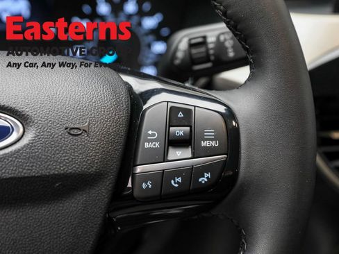 Used 2022 Ford Escape SE w/ Cold Weather Package image 16