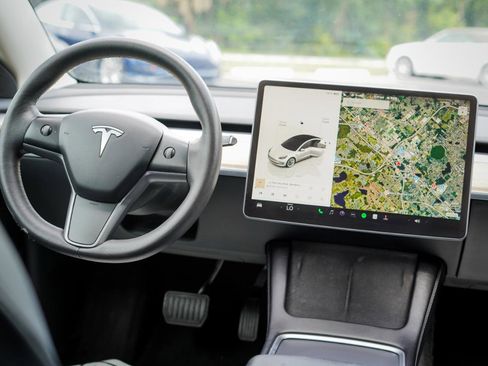 Used 2022 Tesla Model 3 Standard Range Plus RWD image 10