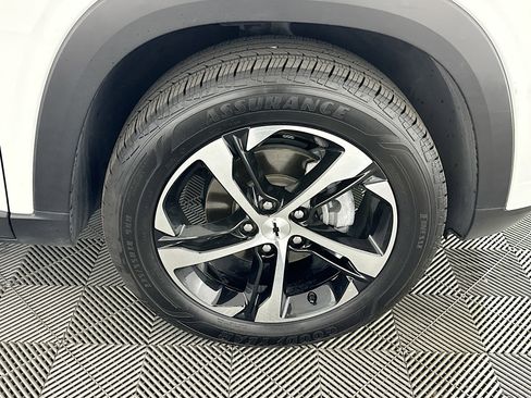 Used 2025 Chevrolet Trax RS image 11