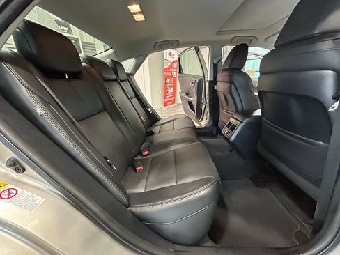 Used 2013 Toyota Avalon Limited w/ Technology Pkg FWD image 45