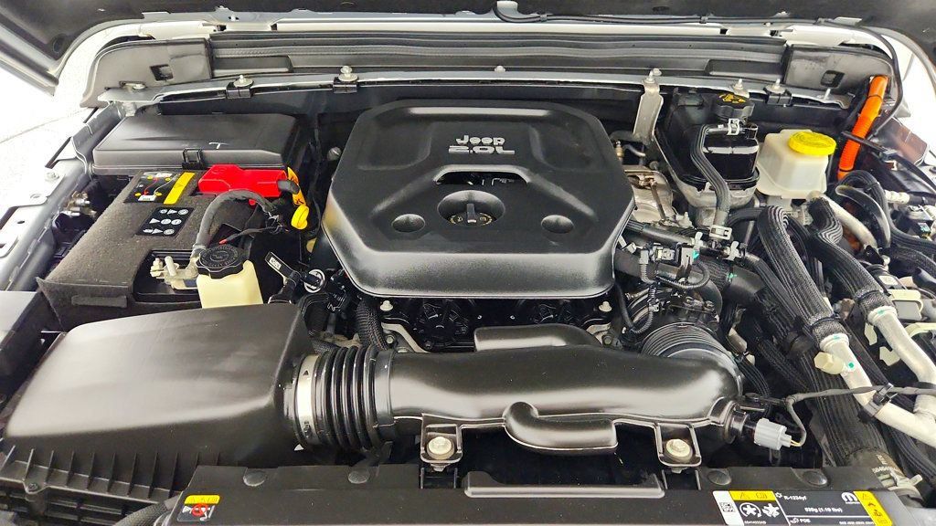 Used 2022 Jeep Wrangler Unlimited Sahara AWD/4WD image 27