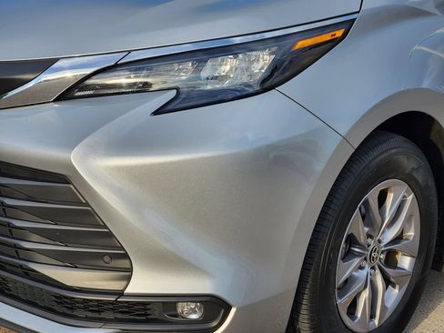 Used 2025 Toyota Sienna XLE FWD image 7