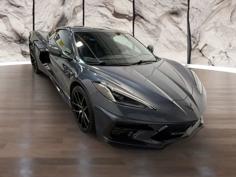 Used 2020 Chevrolet Corvette Stingray Coupe w/ Z51 Performance Package RWD image 9