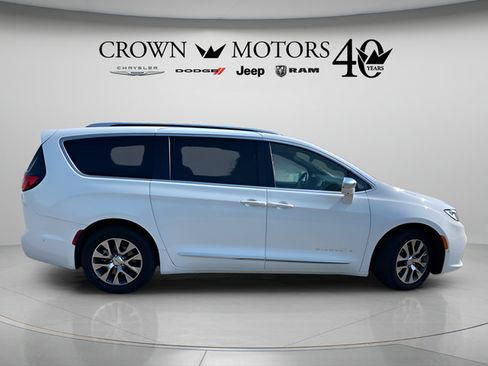Used 2024 Chrysler Pacifica Pinnacle FWD image 14