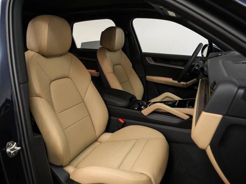 New 2025 Porsche Cayenne image 82
