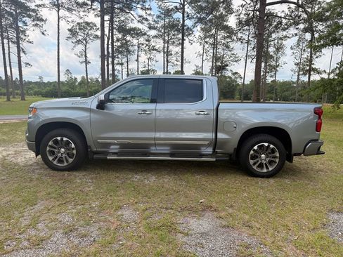Used 2023 Chevrolet Silverado 1500 High Country w/ Technology Package AWD/4WD image 2