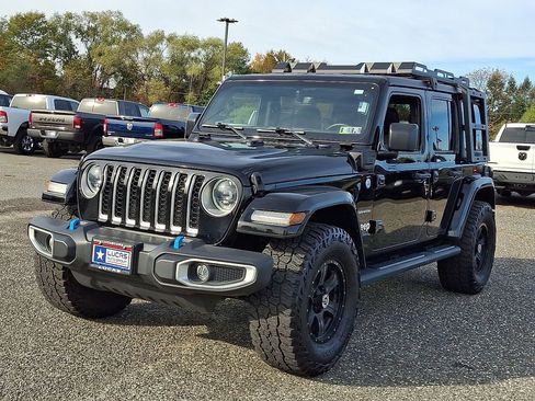 Used 2023 Jeep Wrangler Unlimited Sahara image 5
