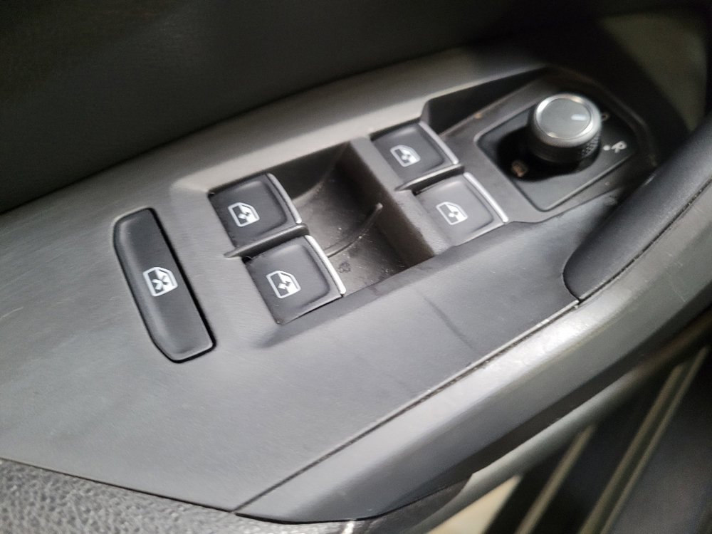 Used 2025 Volkswagen Jetta SE FWD image 27