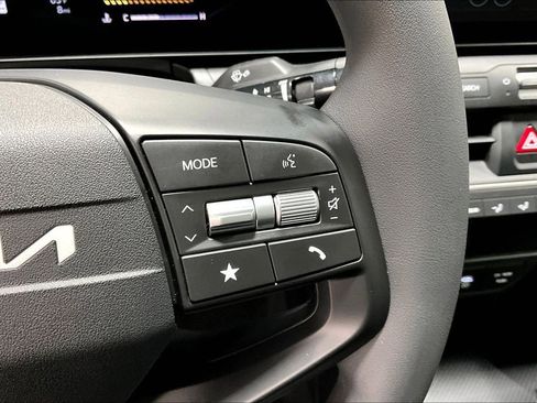 New 2025 Kia K4 LXS image 22