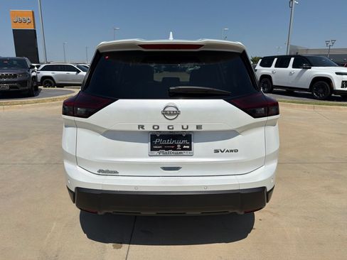 Used 2024 Nissan Rogue SV AWD/4WD image 4