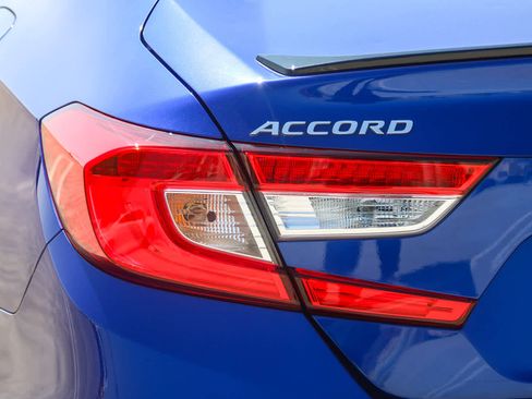 Used 2021 Honda Accord Sport image 9