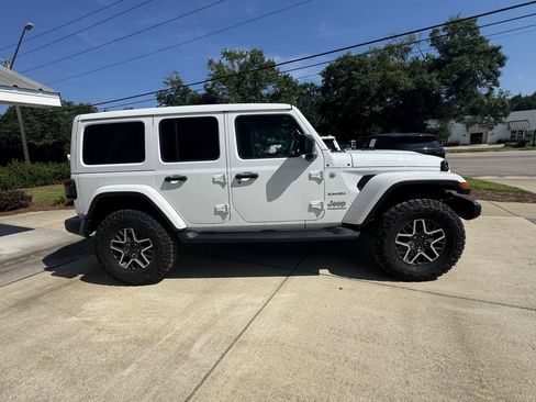 Used 2024 Jeep Wrangler Unlimited Sahara w/ Technology Group AWD/4WD image 5