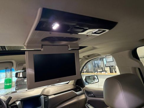 Used 2018 Chevrolet Suburban Premier AWD/4WD image 28