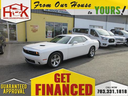 Used 2022 Dodge Challenger SXT image 1